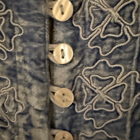 Chic Light Blue Embroidered Blouse - Picture 8 of 8